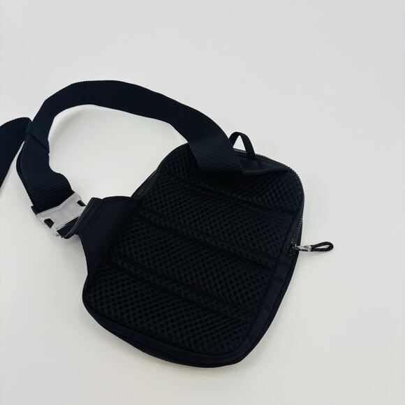 Nike Sportswear Essentials Hip Pack Bag Sturdy Strap Zipper Pocket Adjustable - Picture 5 of 9